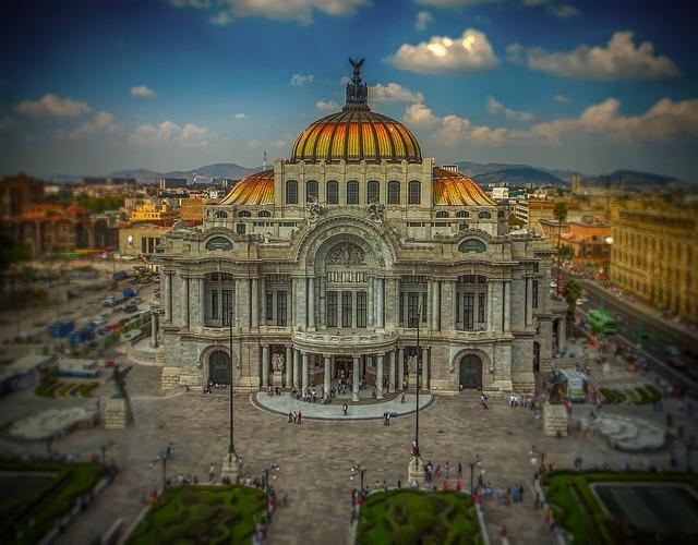 Read on for our guide on where to go (and where not) and things to do during your stay in Mexico City!